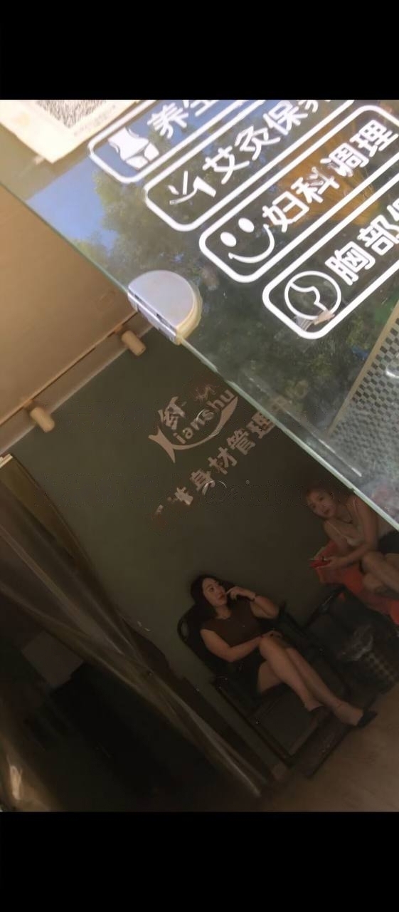 镇江米山人家南门雅之美，右边的